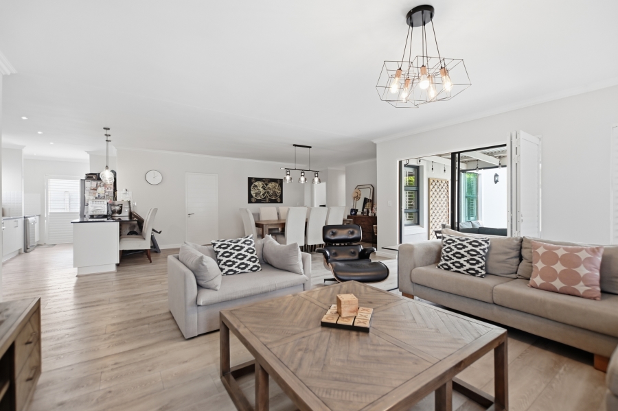 4 Bedroom Property for Sale in Sunningdale Western Cape